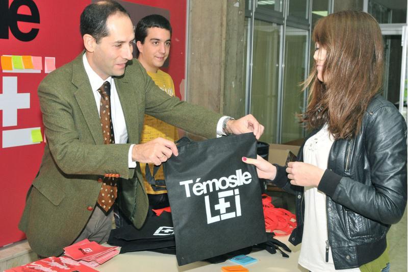 Dereito aposta polo galego