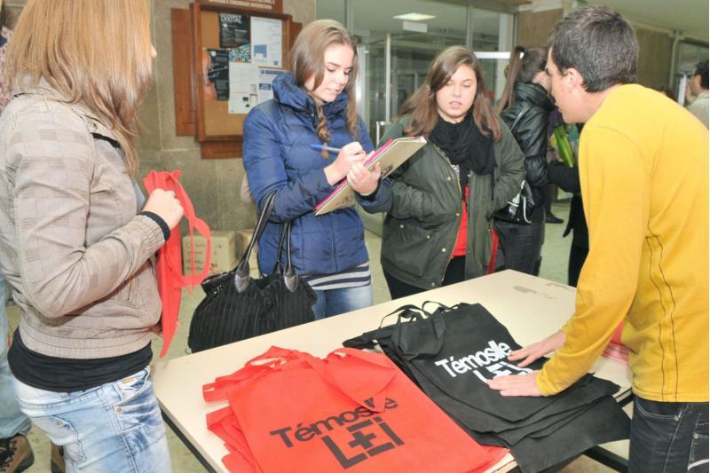 Dereito aposta polo galego