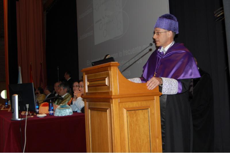 O reitor da USC reivindica a necesidade de priorizar ás persoas como o activo máis valioso da Universidade