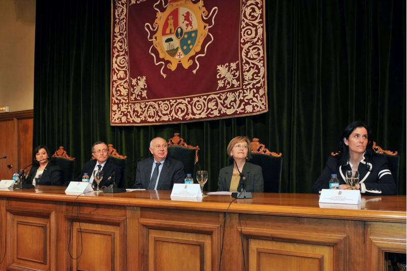A USC recoñece o esforzo do Seminario Mulleres e Universidade no Día Internacional das Mulleres