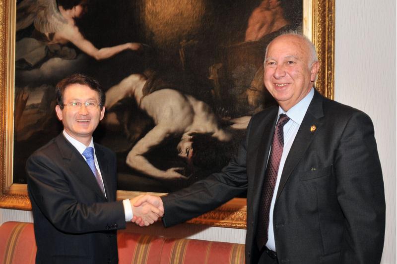 O reitor recibiu ao embaixador de Corea do Sur