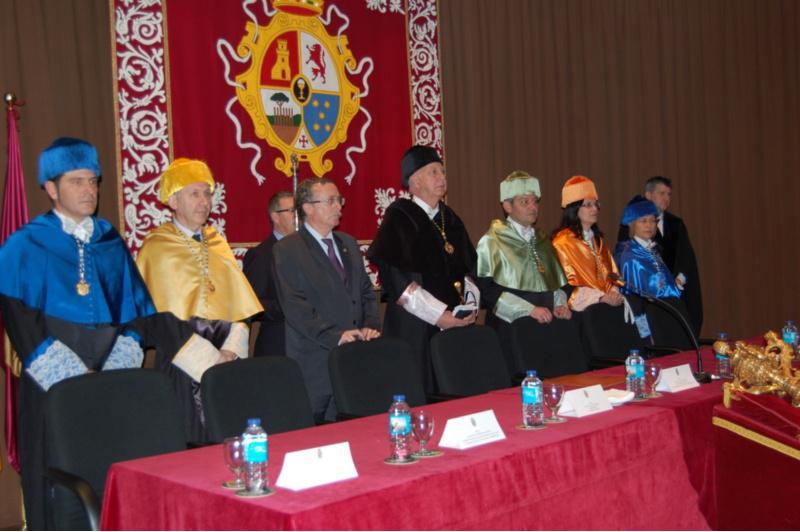 O reitor Juan Casares presenta a USC como “unha institución xeradora de confianza”