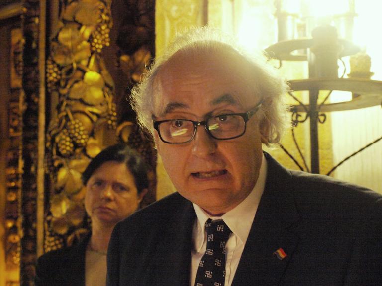 Rafael Martínez reivindica a transversalidade da filosofía na súa toma de posesión como decano