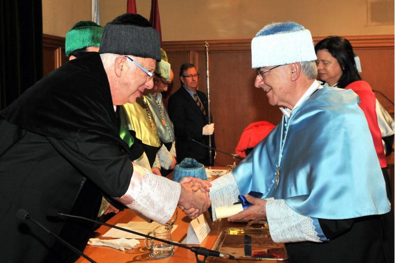 O catedrático Juan Manuel Escudero Muñoz incorporouse ao claustro de doutores honoris causa da USC 