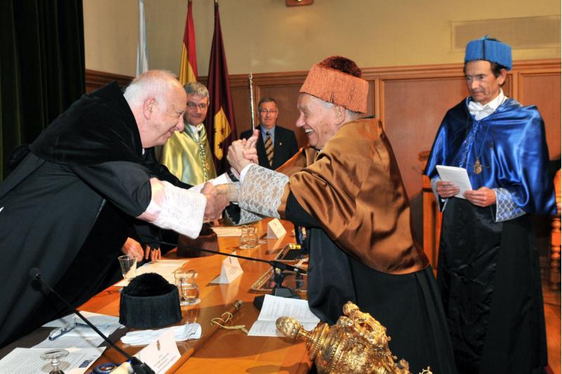 O Premio Príncipe de Asturias Amable Liñán pasa a formar parte do claustro de doutores honoris causa da USC