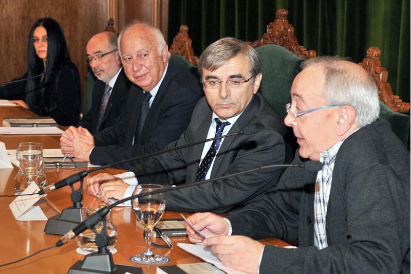 A USC homenaxea a Díaz Castro coa publicación dun manuscrito inédito de Follas Verdes 