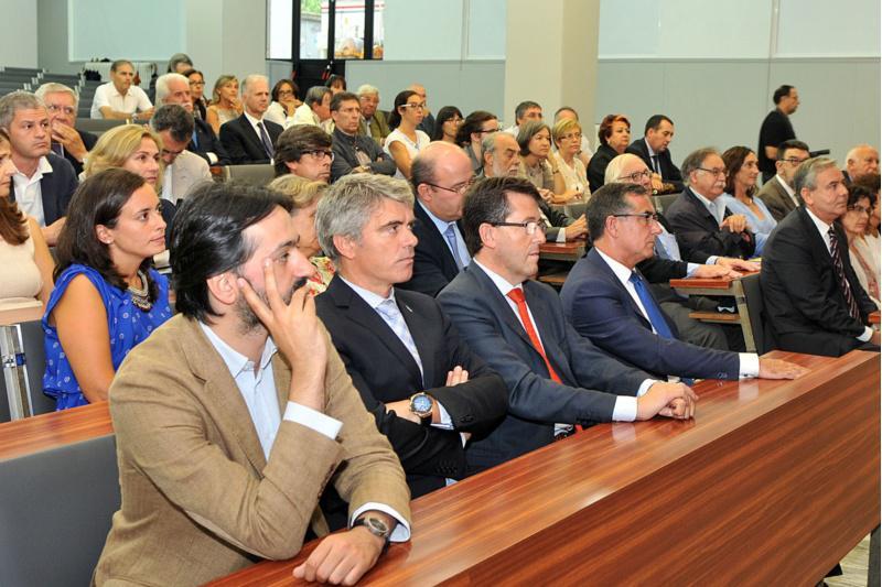 A USC inaugura en Farmacia unha aula que simula unha oficina farmacéutica na que se desenvolverá a docencia práctica