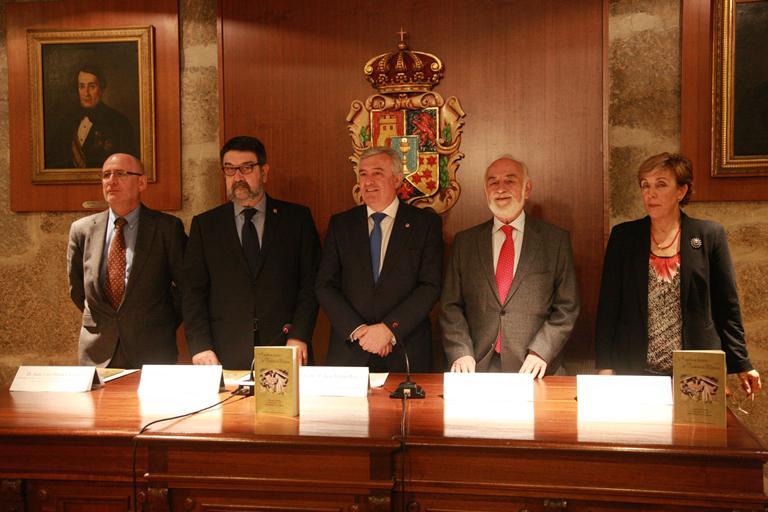 O libro A galería de decanos da Facultade de Medicina conmemora os 366 anos do centro
