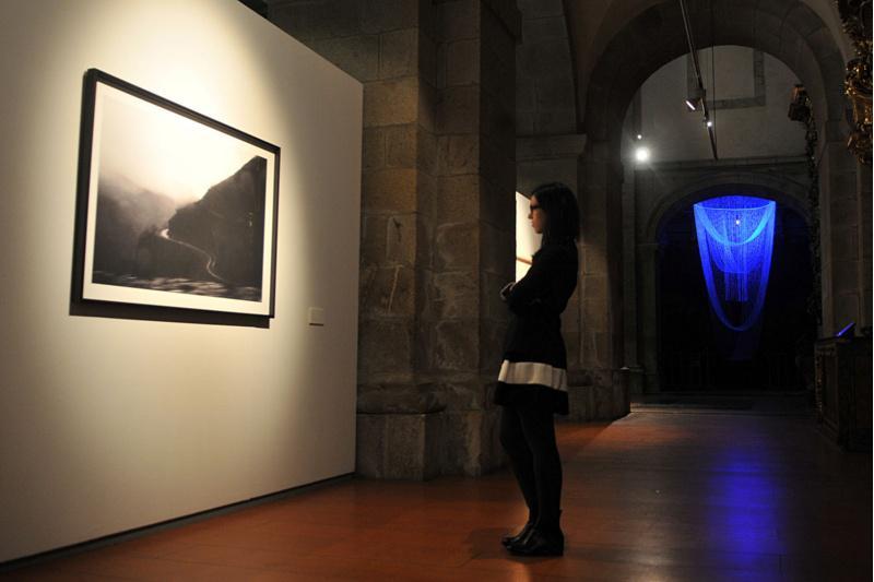 Artistas contemporáneos ofrecen na Igrexa da Universidade a súa particular visión sobre o territorio