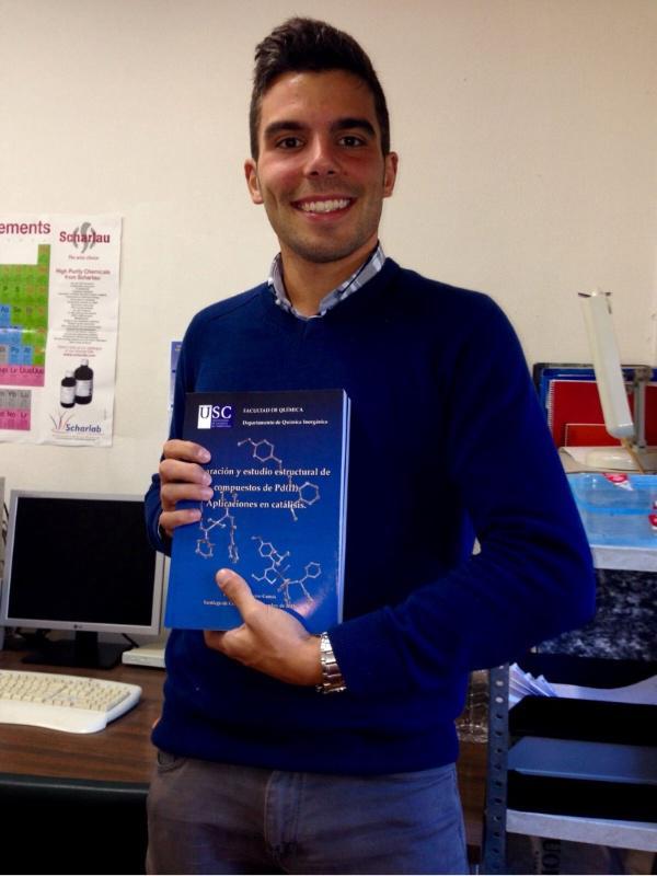 O investigador Pablo Frieiro profunda nas propiedades do paladio como catalizador