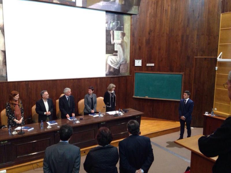 O investigador Pablo Frieiro profunda nas propiedades do paladio como catalizador