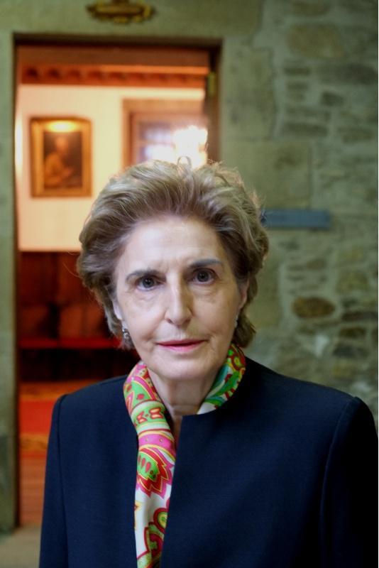 O reitor impúxolle a Insignia de Ouro da USC á profesora Teodora Torres