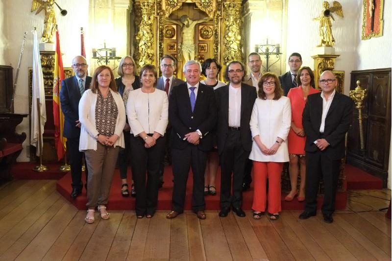 María José López Couso tomou posesión como decana da Facultade de Filoloxía