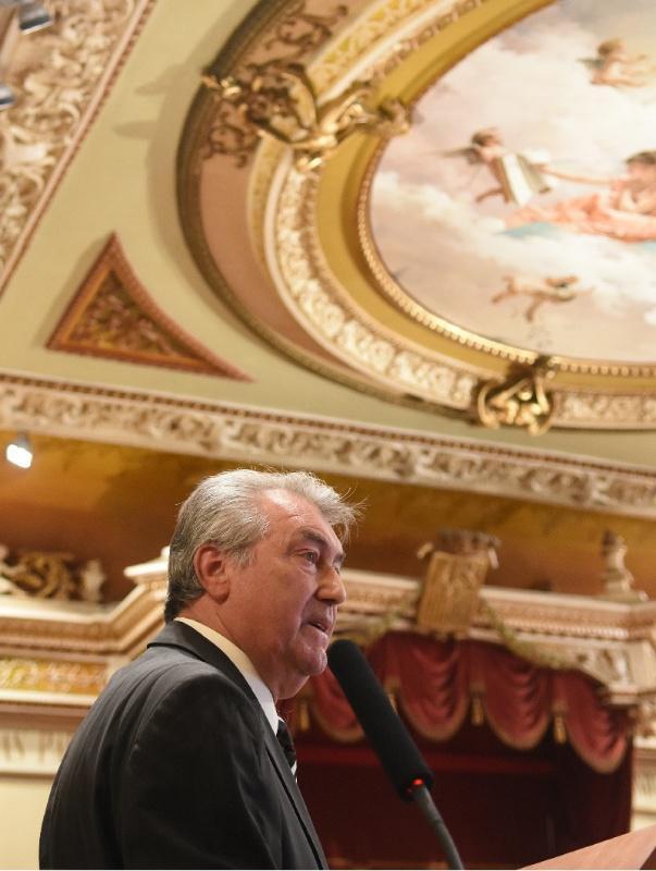 A USC recoñece co I Premio Luís Porteiro Garea o compromiso co galego do profesor Manuel Bermejo 