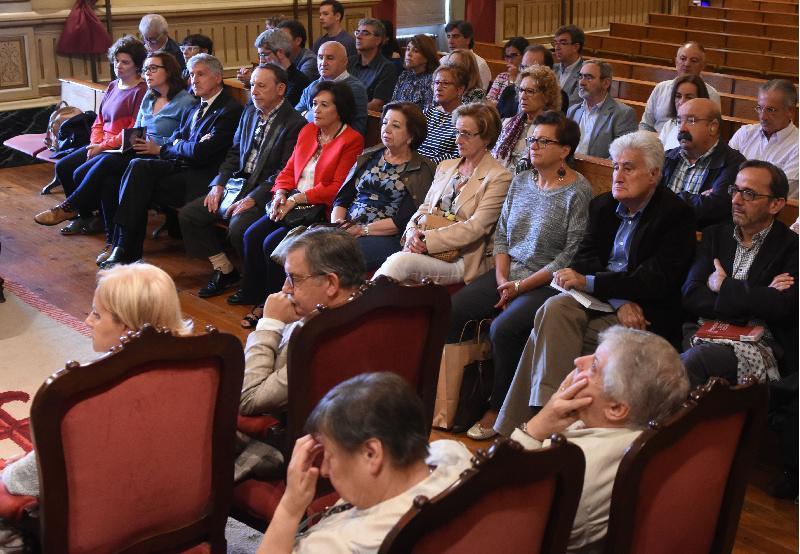 A USC recoñece co I Premio Luís Porteiro Garea o compromiso co galego do profesor Manuel Bermejo 