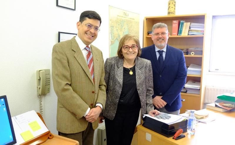 Luis Cavalieri, da Embaixada de Italia, visitou a Facultade de Filoloxía