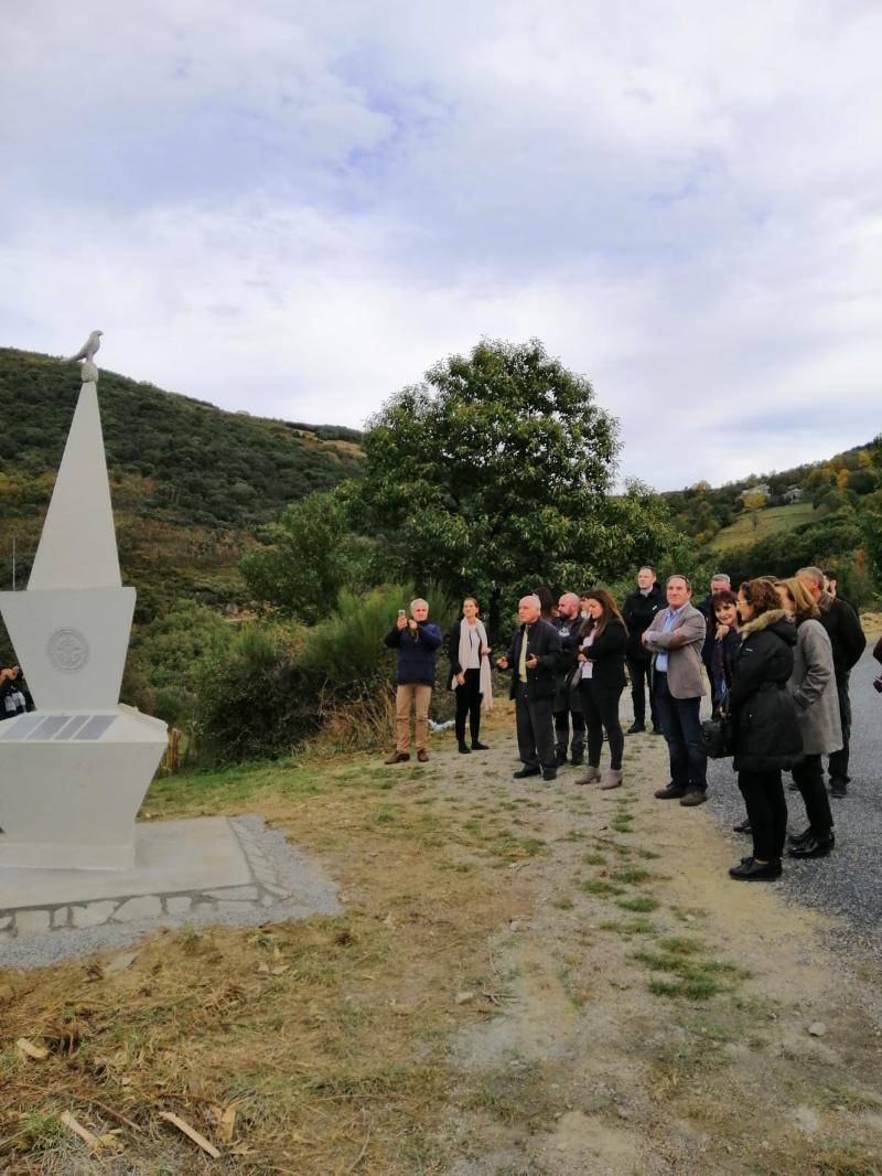 Un monólito lembra no Monte Cido do Courel a aparición da escritura en Galicia e a súa entrada na Historia
