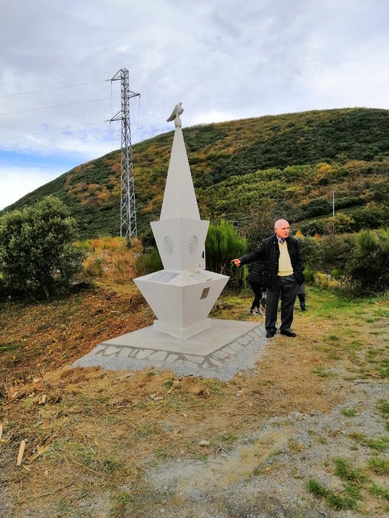 Un monólito lembra no Monte Cido do Courel a aparición da escritura en Galicia e a súa entrada na Historia