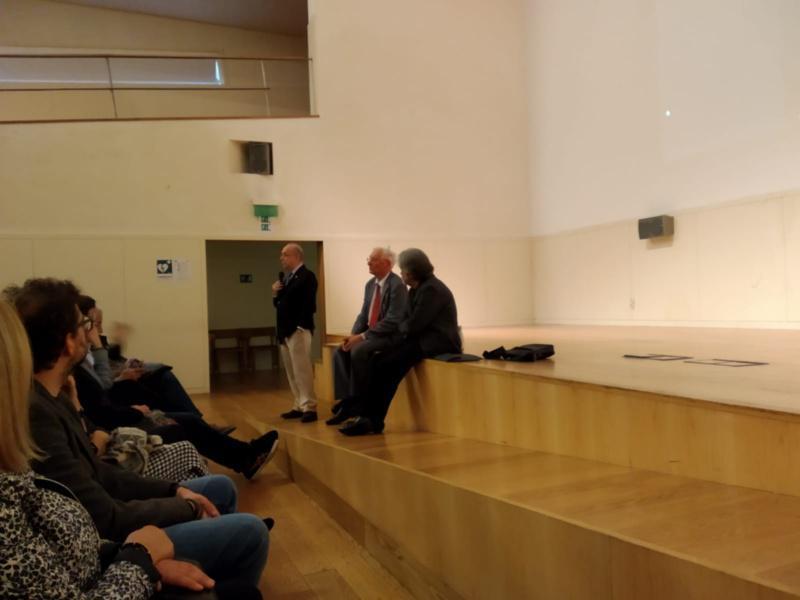 Sentida homenaxe ao profesor Juan Antonio Hernández Les da facultade de Ciencias da Comunicación 