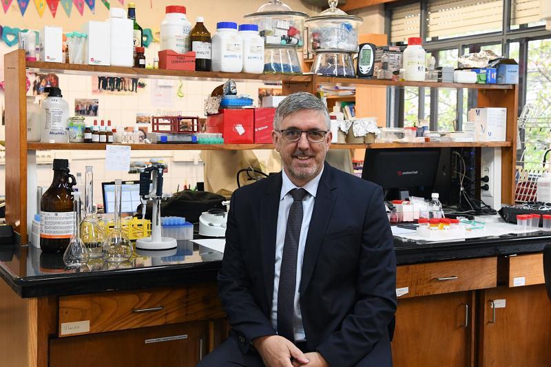 Francisco Otero Espinar toma posesión como decano de Farmacia, “un dos buques insignias das ciencias da saúde na USC”