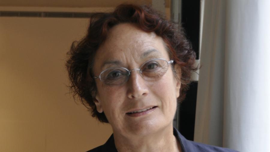 Isabel Aguirre, coordinadora del máster en Arquitectura del Paisaje Juana de Vega: “Conocer el paisaje nos lleva a respetarlo” Isabel Aguirre, coordinadora del máster en Arquitectura del Paisaje Juana de Vega: “Conocer el paisaje nos lleva a respetarlo”