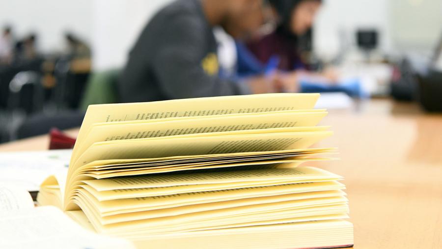 Mercar libros de xeito online implica tamén tomar unha serie de precaucións. FOTO: Santi Alvite