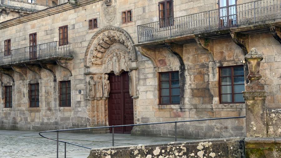 Fachada da sede da Reitoría. Foto: Santi Alvite