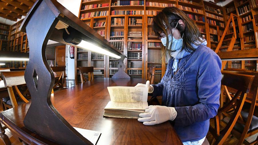 É obrigatorio o uso de luvas e máscaras. FOTO: Santi Alvite