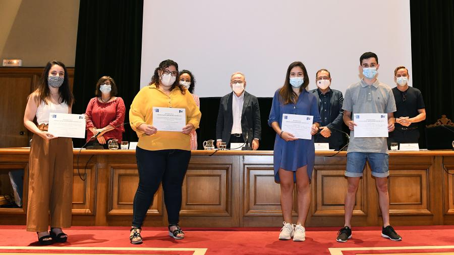 Representantes dos dous equipos gañadores recolleron o galardón no acto celebrado en Fonseca. Foto: Santi Alvite