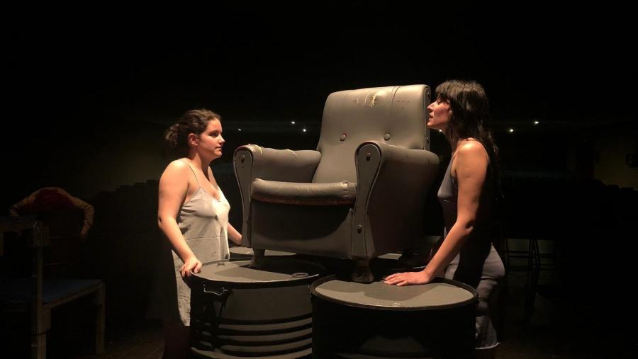 Escena da montaxe 'Casa de Ilusións', a cargo da compañía de teatro USC-Lugo