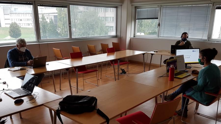 Marey, á esquerda, e outros relatores durante o webinar celebrado con universidades de Mongolia