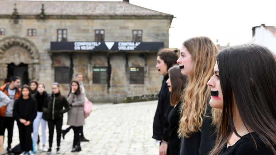 Imaxe de arquivo dunha performance realizada por alumnado de Ciencias da Educación en 2019. FOTO: Santi Alvite