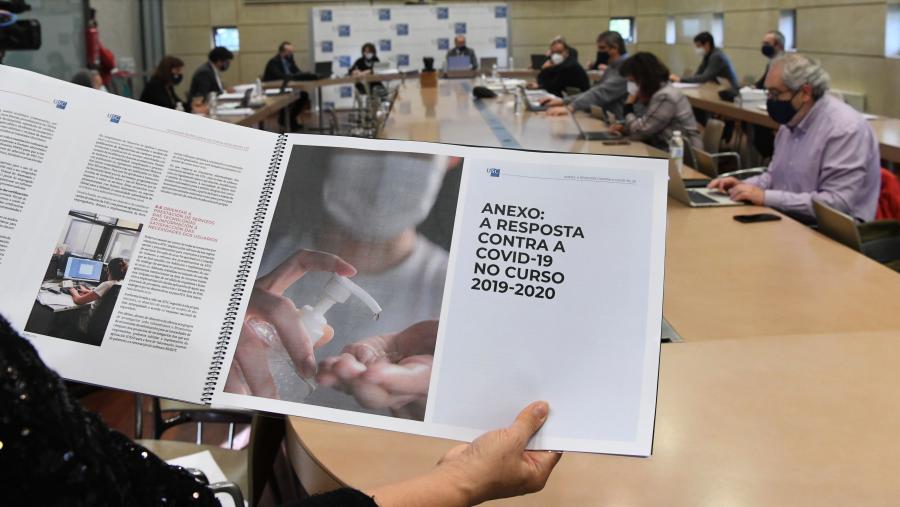 A sesión prestou especial atención á xestión realizada na USC nos últimos meses para facer fonte á situación provocada pola COVID-19. FOTO: Santi Alvite