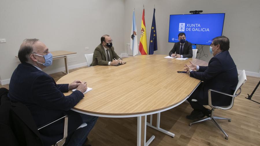 Os tres reitores reuníronse este martes co conselleiro. Foto: Xunta de Galicia
