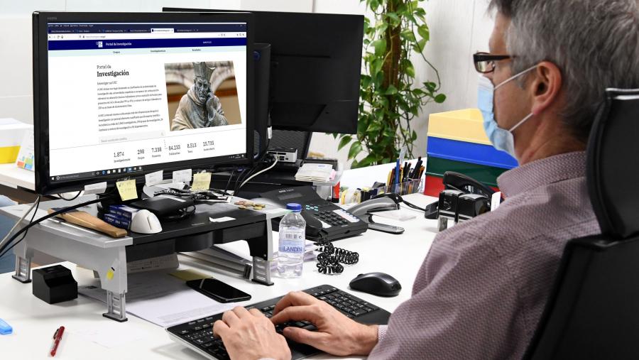 Durante a fase de probas que agora se inicia e ata finais do mes de marzo, a USC abre un período para que o persoal investigador da Universidade envíe suxestións ou correccións. FOTO: Santi Alvite