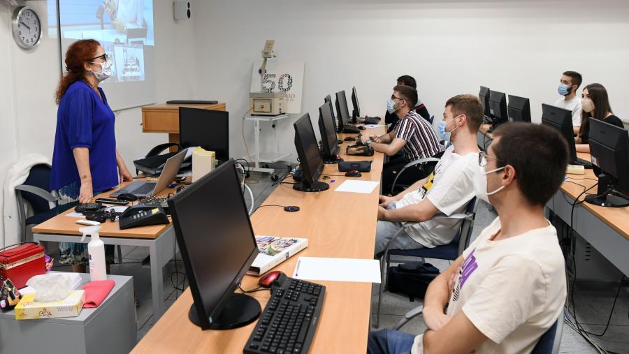 No marco destas accións e para facer fronte ás xubilacións de profesorado que se van producir no presente exercicio, a Universidade aposta pola creación de cincuenta prazas de profesorado axudante doutor. FOTO: Santi Alvite