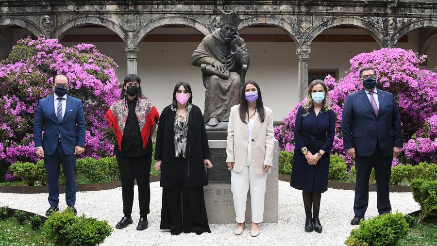 De esquerda a dereita, Antonio López, Amara García Adán, María Jesús Lorenzana Somoza, Ángela Fernández, Mª Dolores Fernández Galiño e Julio Abalde. FOTO: Santi Alvite De esquerda a dereita, Antonio López, Amara García Adán, María Jesús Lorenzana Somoza, Ángela Fernández, Mª Dolores Fernández Galiño e Julio Abalde. FOTO: Santi Alvite