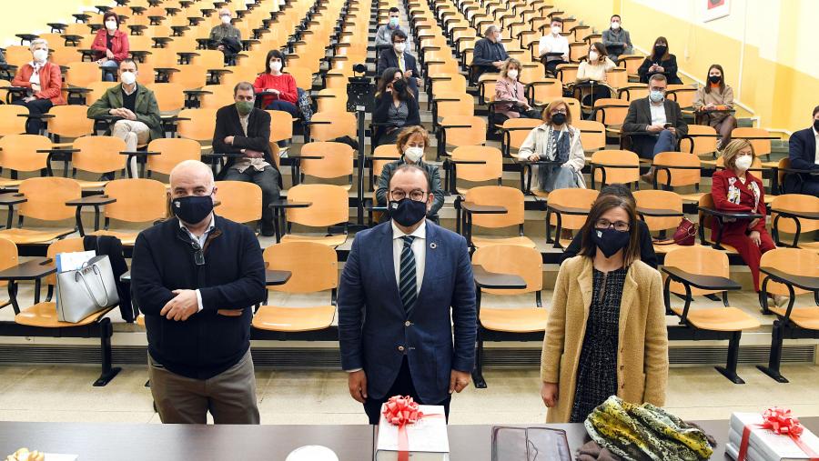 De esquerda a dereita, Xoán Ramón Doldán García, Antonio López e Mar Lorenzo Moledo. FOTO: Santi Alvite