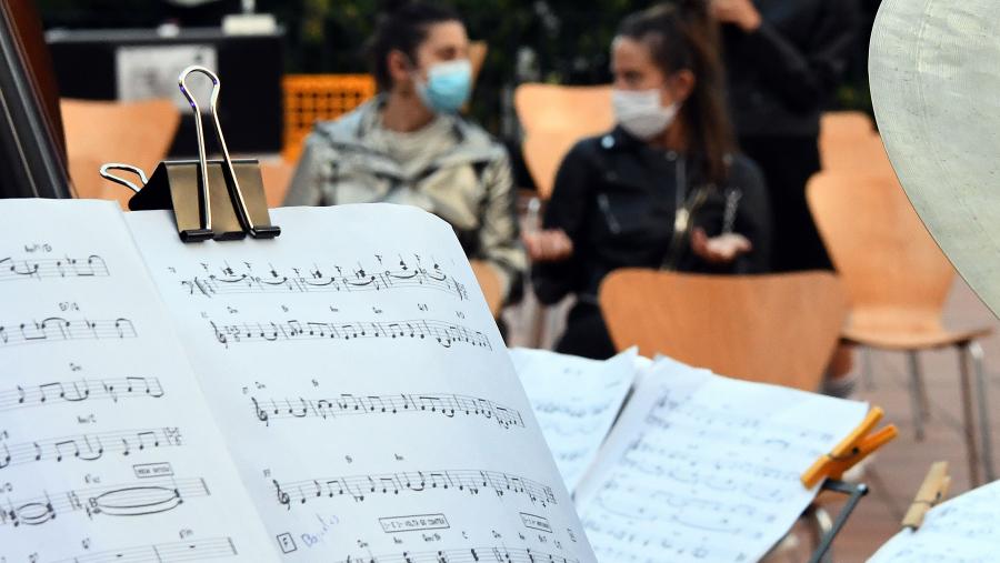 Estruturado en 15 capítulos, este manual de boas prácticas para espectáculos ao vivo serve asemade de orientación ante a desigualdade normativa actual. FOTO: Santi Alvite Estruturado en 15 capítulos, este manual de boas prácticas para espectáculos ao vivo serve asemade de orientación ante a desigualdade normativa actual. FOTO: Santi Alvite