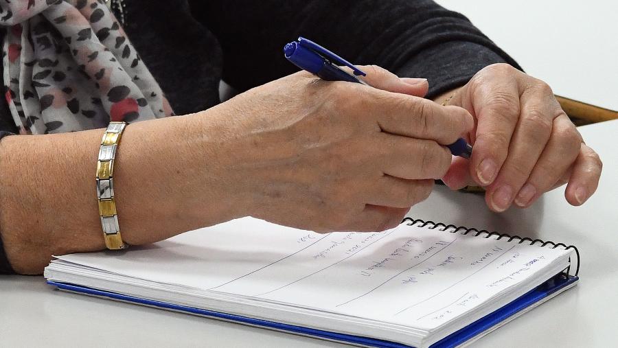 As conversas e debates permitiron afondar nas características das vítimas, así como na identificación das súas necesidades. FOTO: Santi Alvite