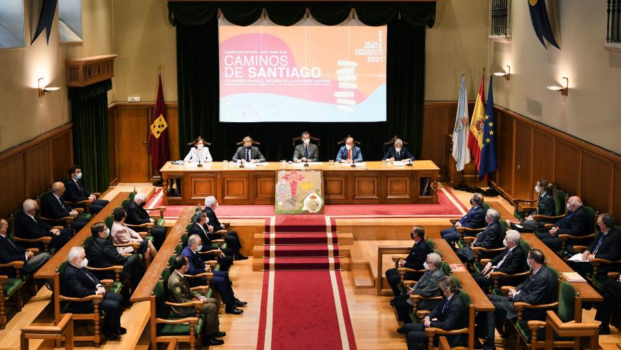 Felipe VI subliñou o orgullo que para el supón “inaugurar unha peregrinación intelectual na que pensadores procedentes de tantos lugares, van enriquecer o gran acerbo Xacobeo”. FOTO: Santi Alvite