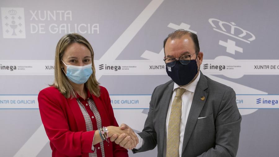 Paula Uría, directora xeral de Planificación Enerxética e Recursos Naturais, e Antonio López, reitor da USC. Foto: Xunta de Galicia