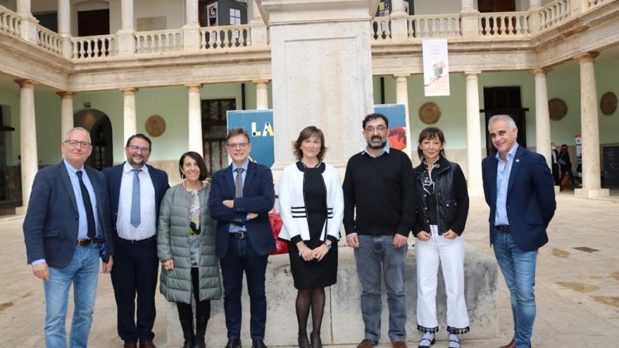 Juan Blanco, primeiro pola esquerda, é o responsable do Servizo de Publicacións e Intercambio científico da USC  Juan Blanco, primeiro pola esquerda, é o responsable do Servizo de Publicacións e Intercambio científico da USC