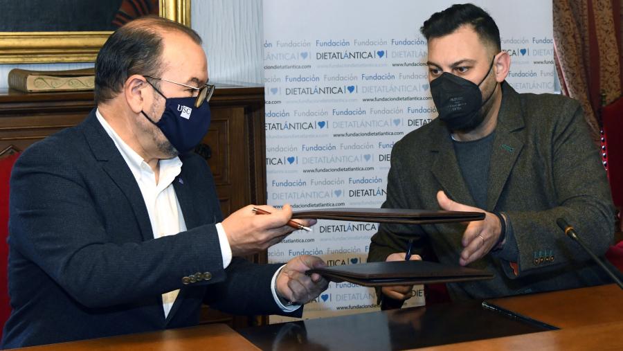 Antonio López e David Vilariño asinaron o convenio. FOTO: Santi Alvite