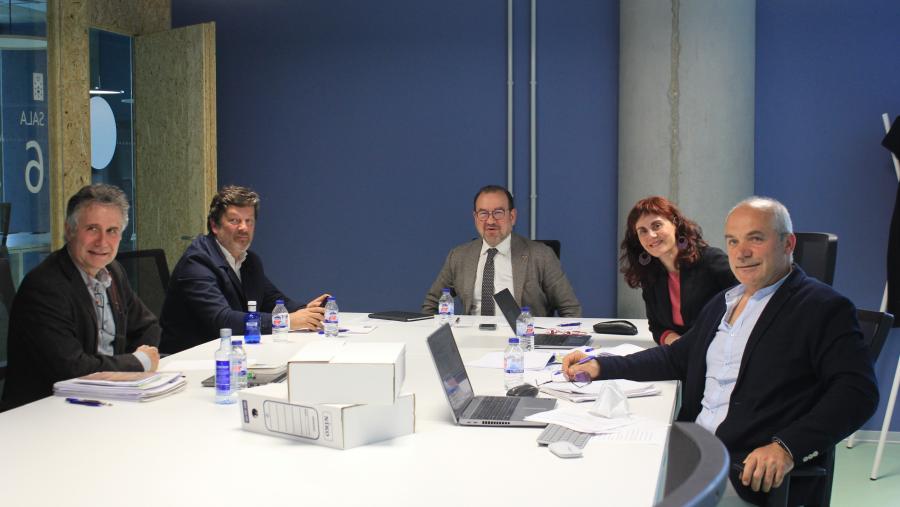 De esquerda a dereita Lourenzo Fernández, Javier Ferreira, Antonio López, Laura Oso e Xavier Simón