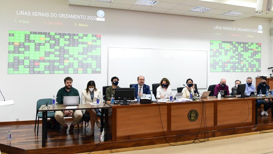 O Claustro durante as votacións. FOTO: Santi Alvite