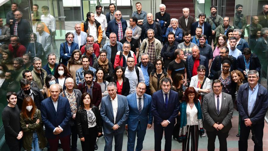 Foto de familia do foro. FOTO: Santi Alvite