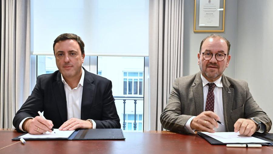 De esquerda a dereita, Valentín González Formoso e Antonio López