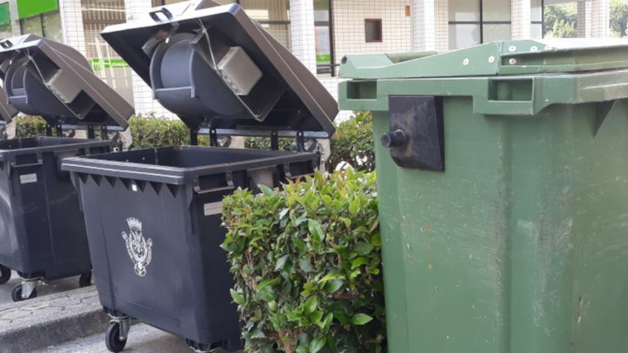 Colectores de lixo empregados na experiencia piloto
