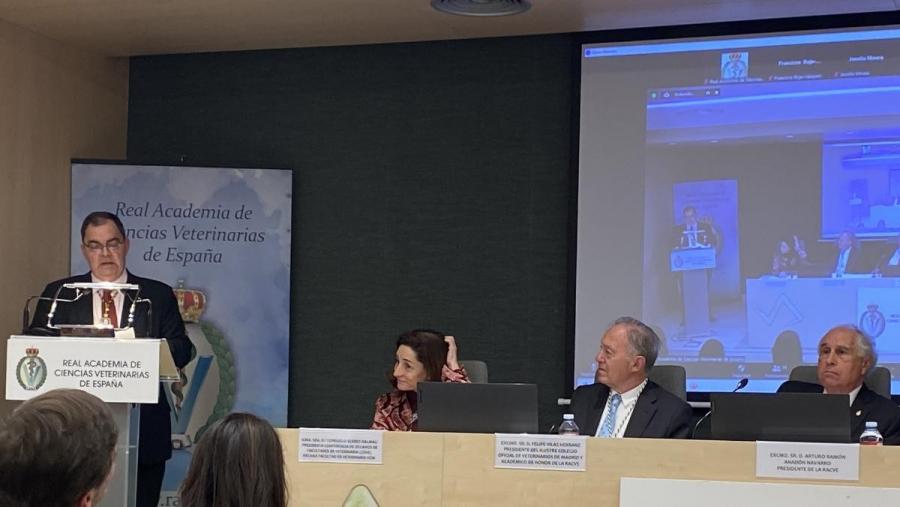 O profesor de Historia da Medicina e da Ciencia da USC, Fernando Julio Ponte Hernando, é tamén académico numerario da Real Academia de Medicina de Galicia